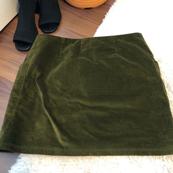 ✨Velvet✨Urban Outfitters BDG Olive Mini Skirt - Picture 4 of 4